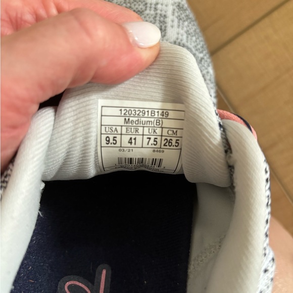 Women’s Brooks Adrenaline GTS 21 - EUC - Picture 5 of 5